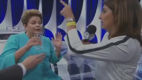 Mentiu demais que Se enrolou toda: Desorientada Dilma interrompe entrevista após debate