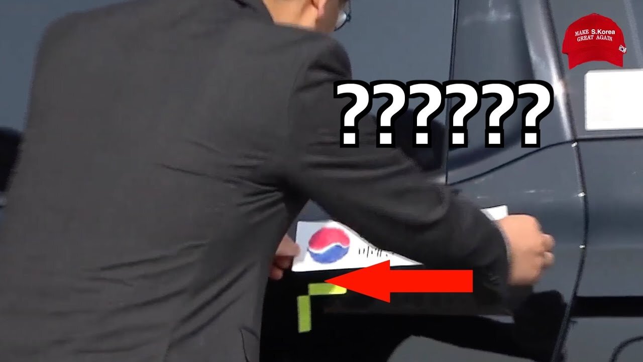 민주당의 태극기는 너무 이상해.