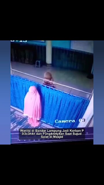 22-year-old woman attacked while praying at a mosque in Bandar Lampung 😔 Suspect still on the run.