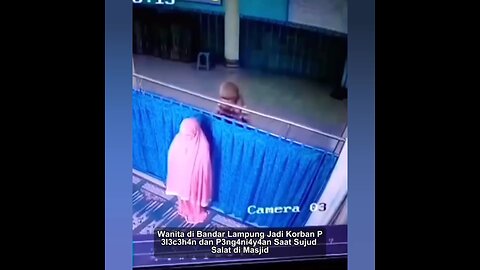 22-year-old woman attacked while praying at a mosque in Bandar Lampung 😔 Suspect still on the run.