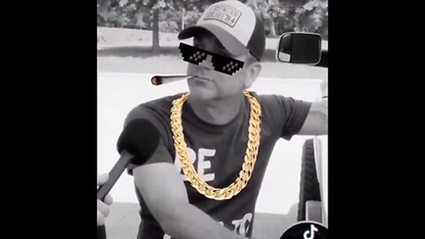 THIS MAN DOESN'T CALL 911 IN AN EMERGENCY 📲 HE CALLS 811❗