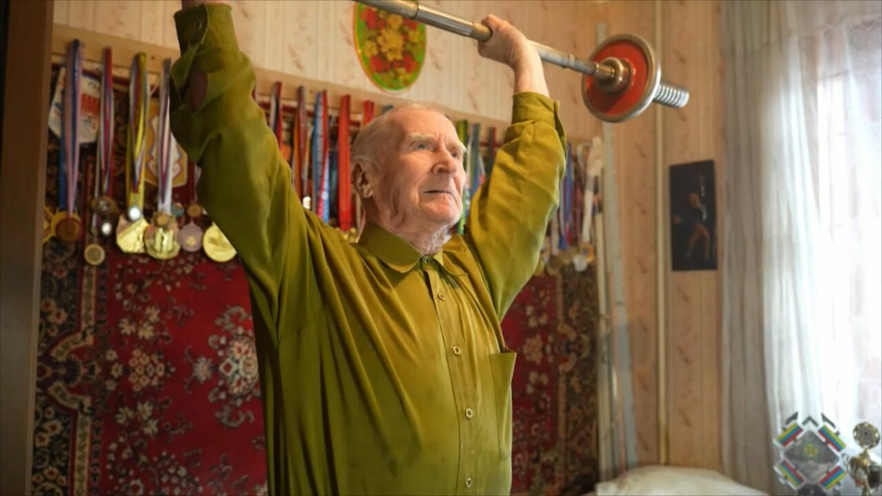 Anciano de 93 años gana Copa de Halterofilia de Rusia