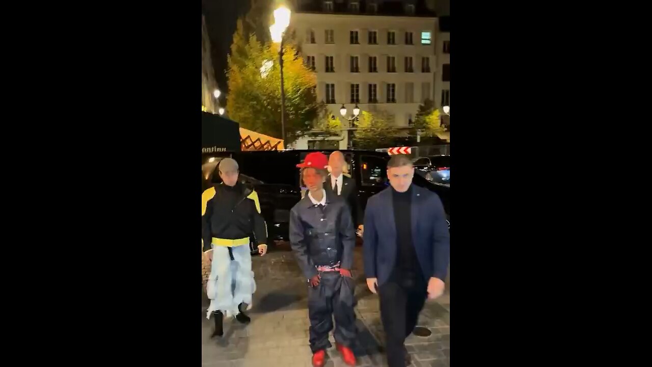 Will smith spotted in Paris
