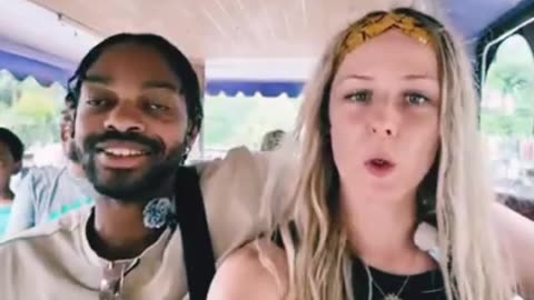 On the Bandros Bandung Tour, Foreigners Take the Bus 🚌 | CRAZY Street Performers 🤣 🇮🇩