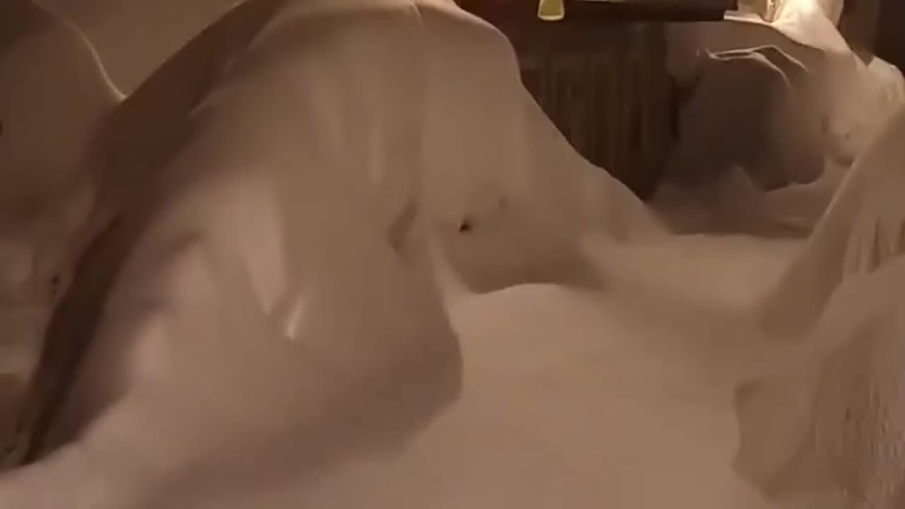 under another 40 cm overnight, bringing total accumulation to nearly 2 meters — Italy