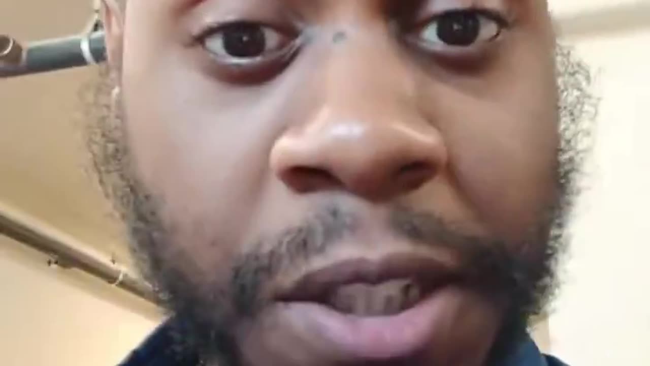 TikToker encourages Chicago gang members to shoot ICE agents.