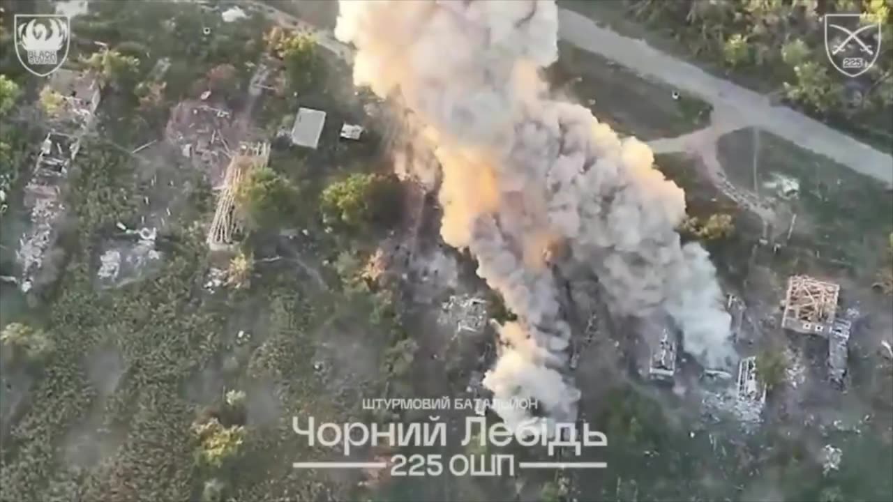 HIMARS Smash into House Used as a Russian Outpost