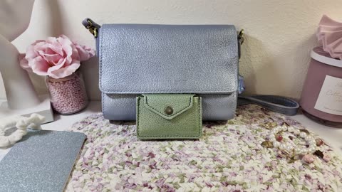 What’s in my Portland Leather Metro Bag in Leatherella #roseforevernewyork #portlandleathergoods