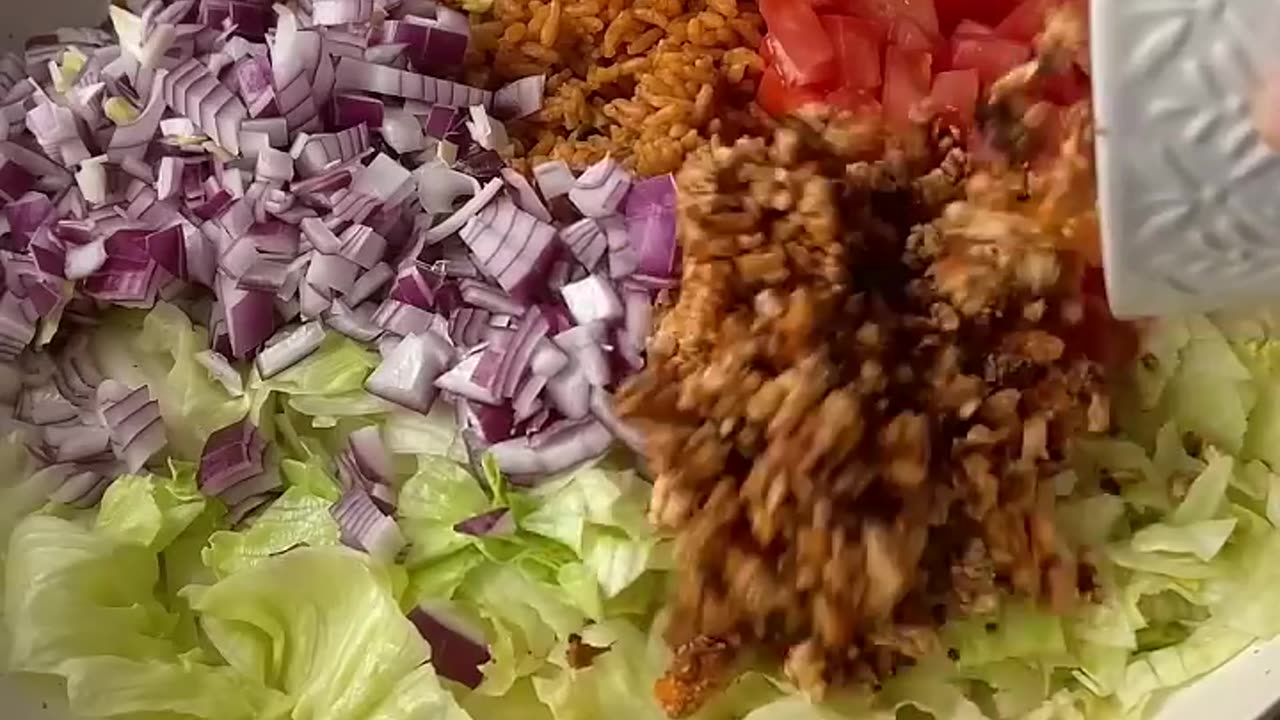 🌱🍲 "Indulge in a scrumptious Vegan Burrito Bowl! 🥑🌽