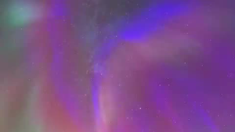 Des aurores boréales irréelles illuminent Malangen, en Norvège