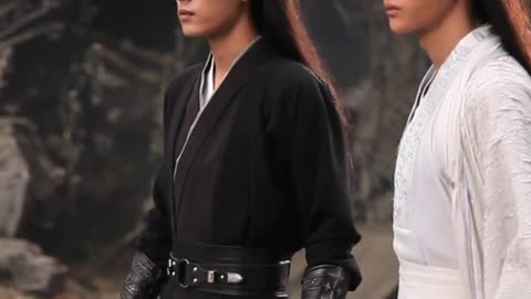 “I’m Complimenting You!” — This Dance Teaching Moment Is Too Sweet 😂