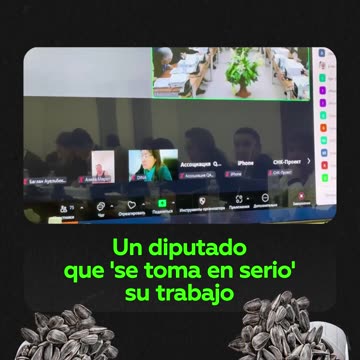 Semidesnudo y tomando 'snacks': captan a un diputado 'acostumbrado' al teletrabajo