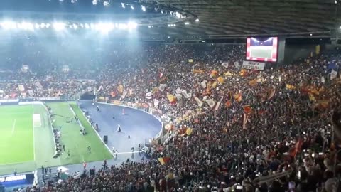 AS Roma vs Napoli (splendid moment with Roma fans) unbelievable atmosphere