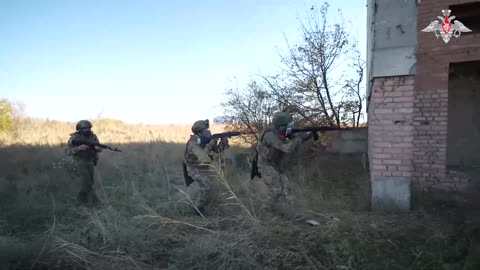 🇷🇺 🏹 🎬 🪖 Russian paratroopers' assault units are undergoing training