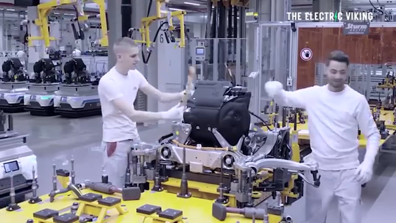 Next car shock hits Germany - Mercedes Benz wants to cut 16.