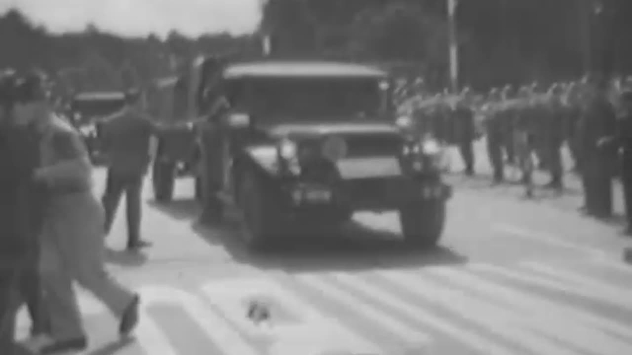 Troop arrival and v... - Troop arrival and visit of Vice Pres Lyndon B. Johnson to Be - 111-lc-44719