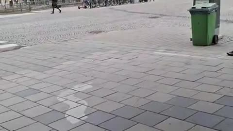 Predikar utanför Krämaren I Örebro.