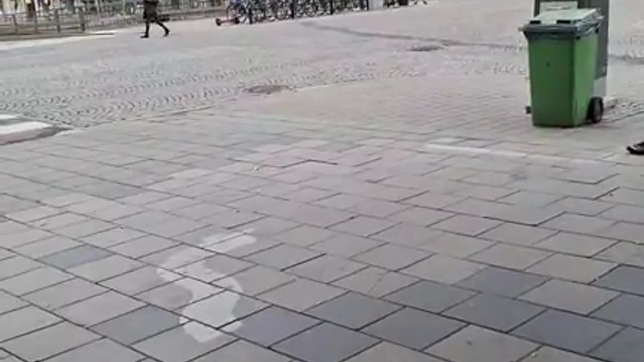 Predikar utanför Krämaren I Örebro.