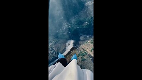 A glass observation deck over the cliff: a panoramic view of the Shiniu Mountains. China 🇨🇳