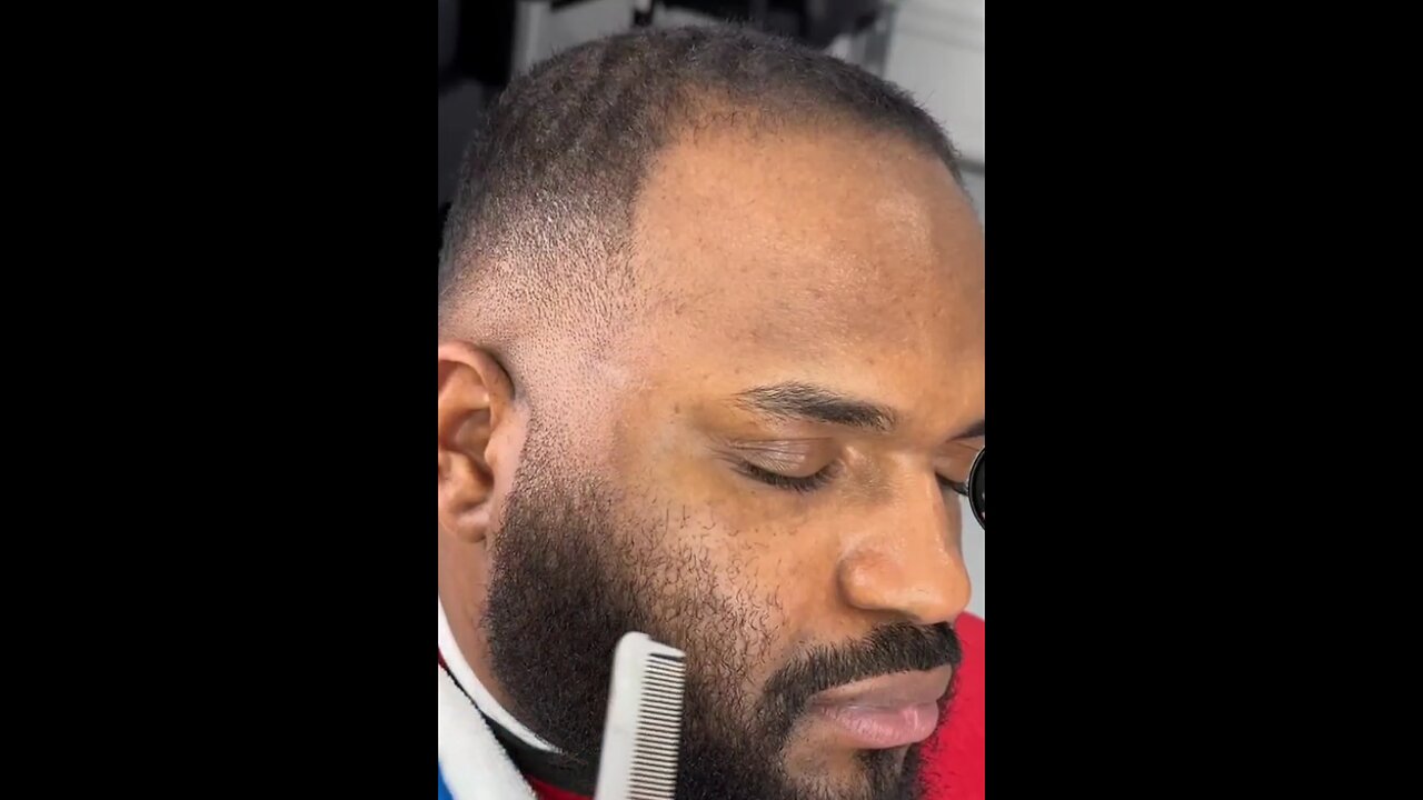 Straight Razor [ How to achieve a clean sharp beard ]