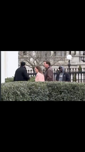 Tucker Carlson seen entering the White House