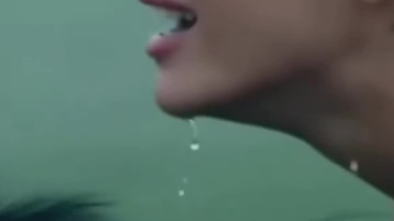 Une femme durable monté un cheval