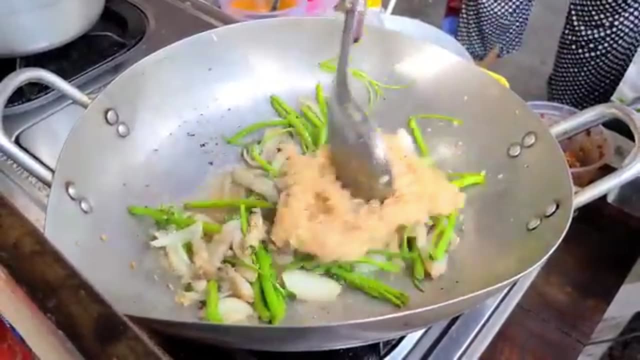 Save Big While Eating Authentic Vietnamese Breakfast in Traditional Markets!