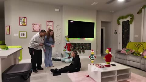 EVIL ELF ON THE SHELF TIED LINA UP! VLOGMAS DAY 16 🎄