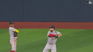 Wilyer Abreu con un rifle desde el RF
