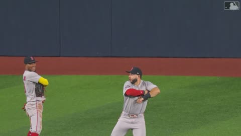 Wilyer Abreu con un rifle desde el RF