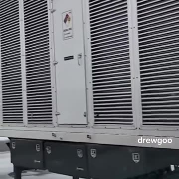 “世界揭露32環保騙局05”亞馬遜的電動貨車在雪地裡充電，而電的來源是……“巨型柴油發電機”🤡