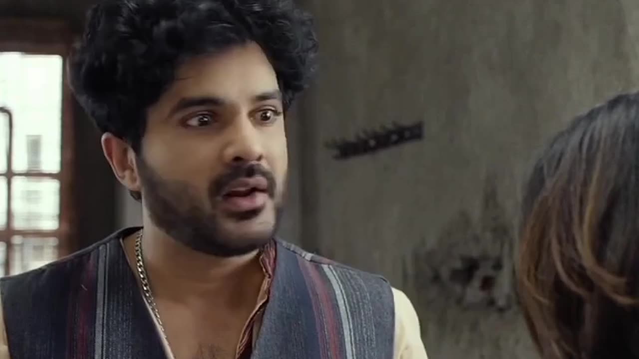 మగోడు ఎంత తెలివైనోడైనా 😎 అందమైన అమ్మాయి ముందు...|#SidduJonnalagadda