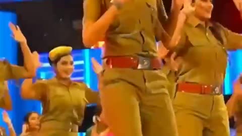 Aila re aila🥰🔥🤩😍👆🏻#ytshorts#viral#danceshorts#reels#jagadhatriserial#actress#trending#starjalsha