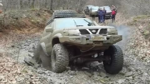Nissan Patrol Y61 vs Lada Niva in Off-Road 😲👀