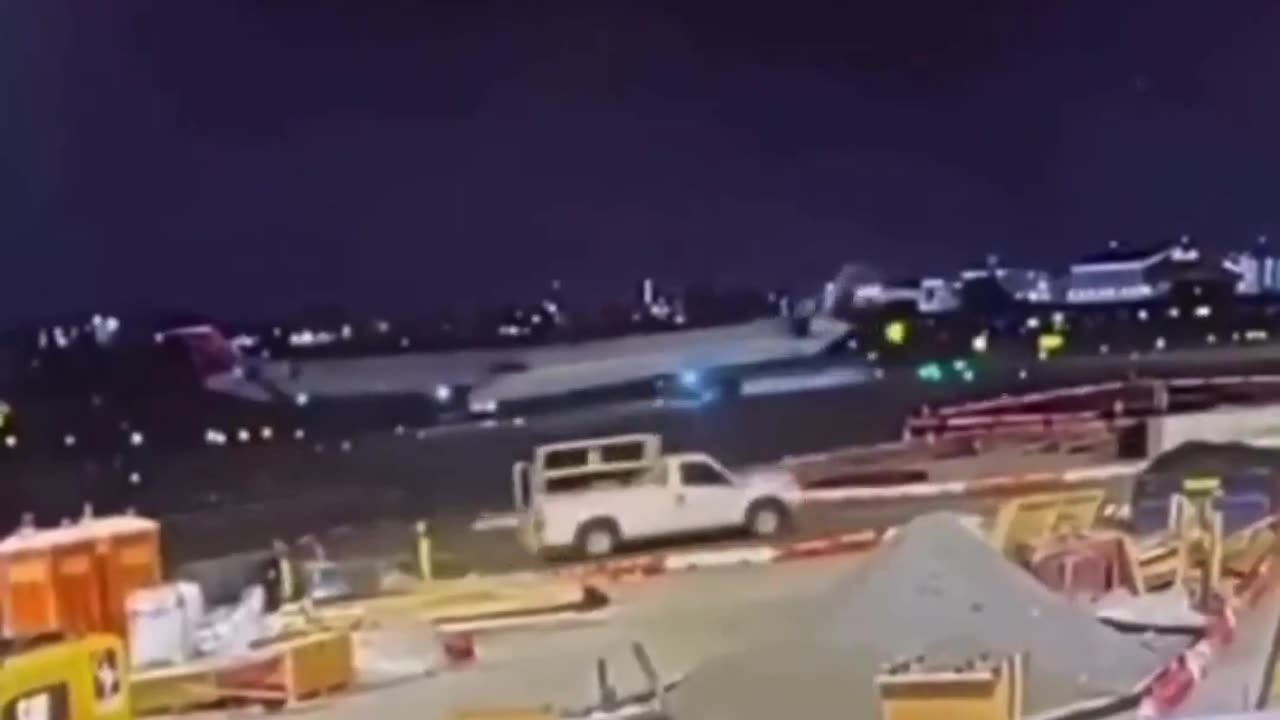 Video shows last week's collision between 2 Delta aircraft at LaGuardia Airport in New York