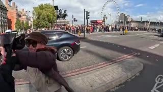 Pickpockets in London are getting sprayed with dye by pick pockets hunters so people