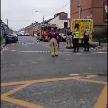 🚨BREAKING🚨 Man in Dublin is knocking on doors and stabbing people when