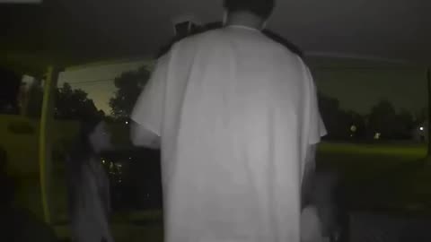 Heart-Stopping Hero: Neighbor Charges Predator to Save Two Young Girls from Kidnapping Attempt!