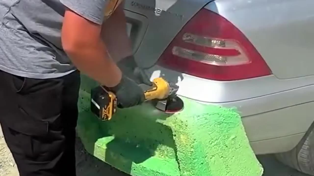 Just when you think you know every bottle hack… this appears 🤯