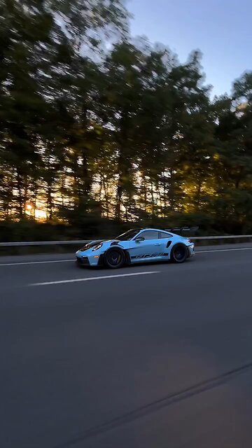 Porsche GT3 RS: The Beauty of Power and Perfection 🏎️✨"