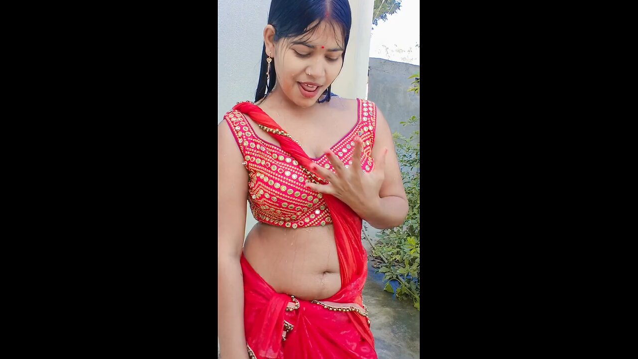 Mysterious Red ♥️ Saree Hot Look Dance