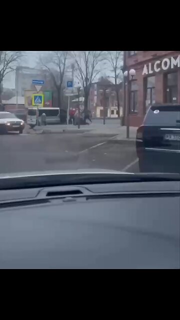 🇺🇦Video from Dnipropetrovsk captured an attempt to resist