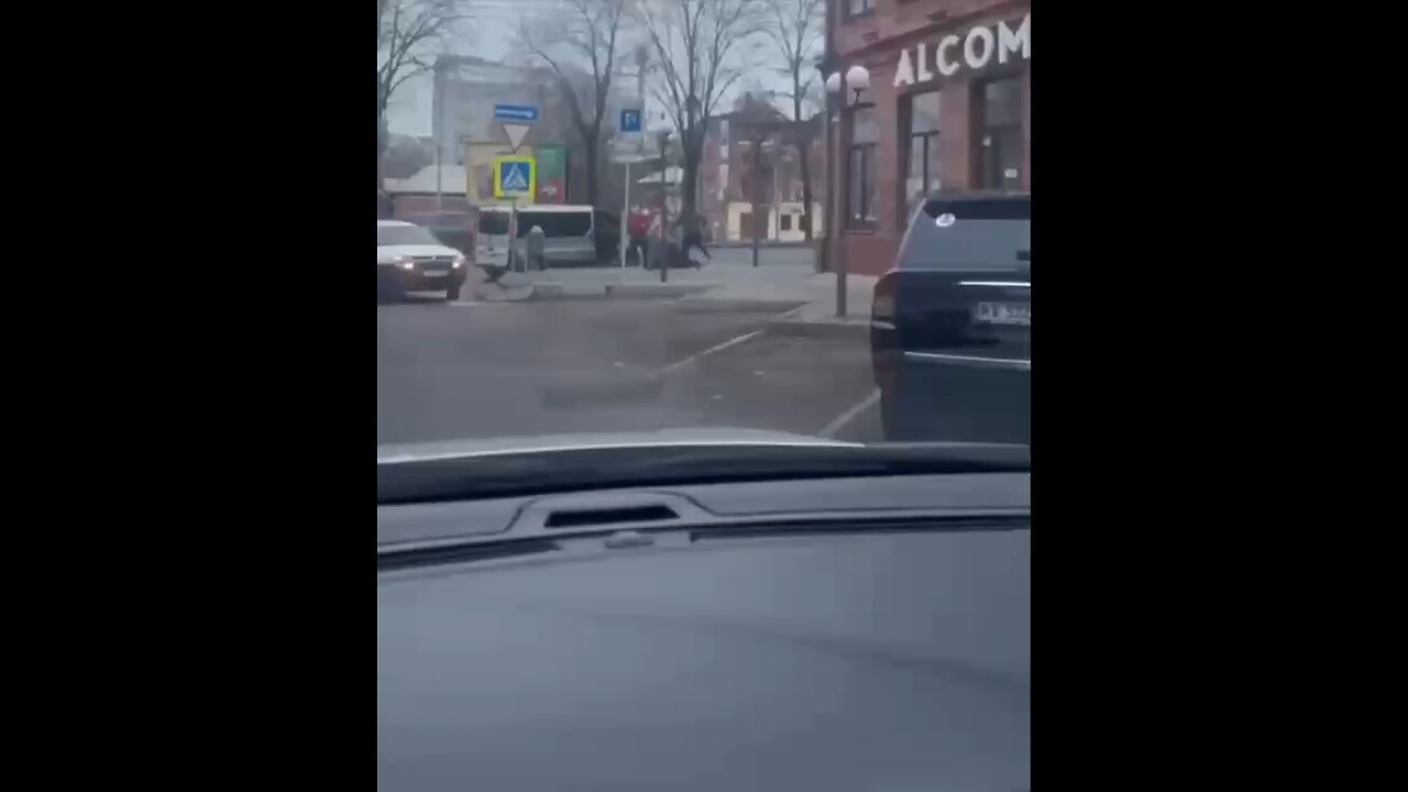 🇺🇦Video from Dnipropetrovsk captured an attempt to resist