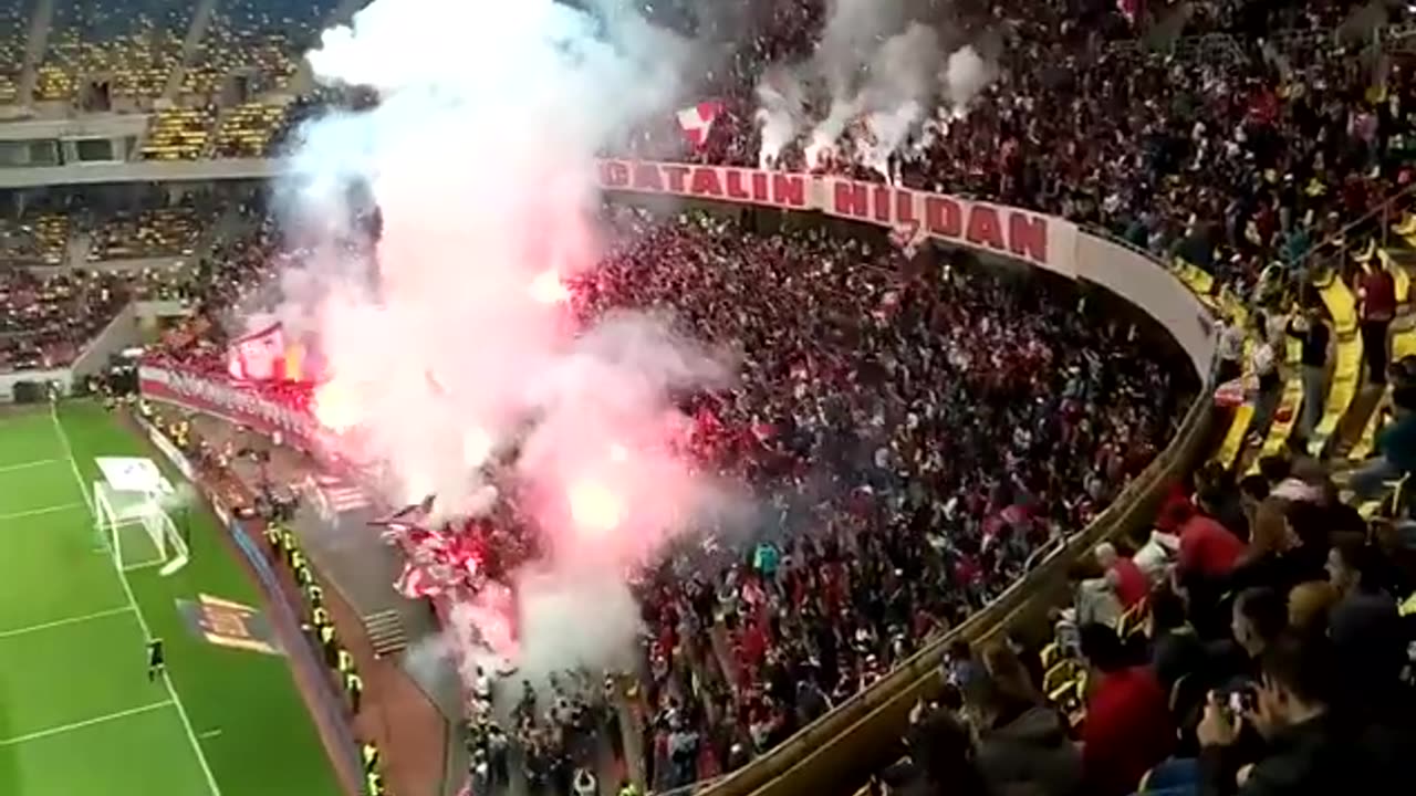 Dinamo vs Steaua (Peluza Catalin Haldan atmosfera impresionanta)