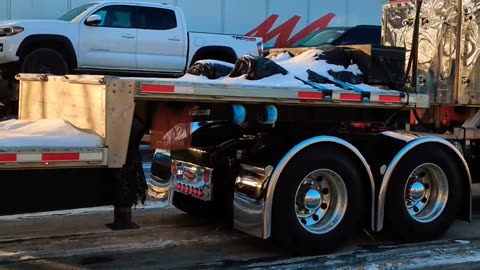 Another view #ourtruckinglife #reallifetruckers #truckdriver #truckinlifestyle #truckdriverjobs