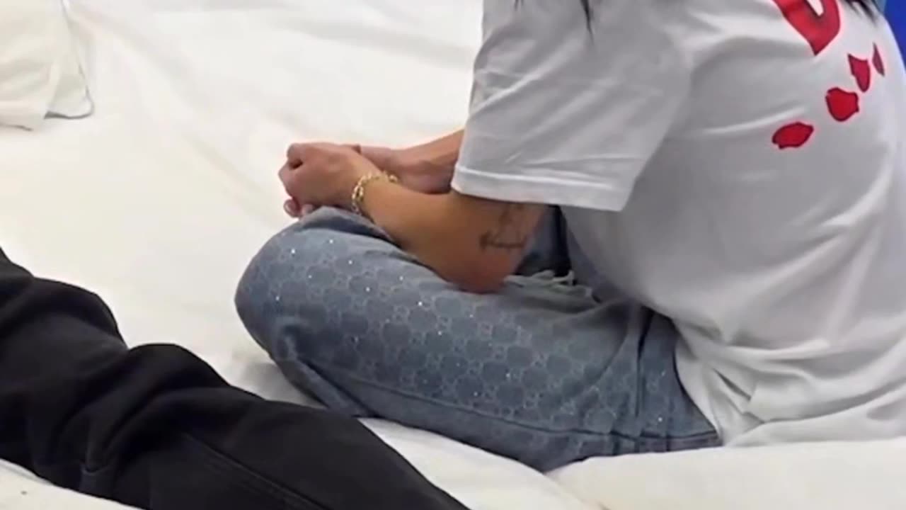 Egli me lot në sy i drejtohet Gjestit: “Ti nuk më lë të prek…”