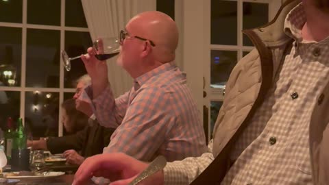 Husband Flabbergasted As Waitstaff Removes Unfinished Plate