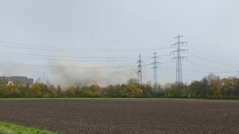 Pamje spektakolare në Gjermani, shemben live dy kullat gjigante të ish-centralit bërthamor
