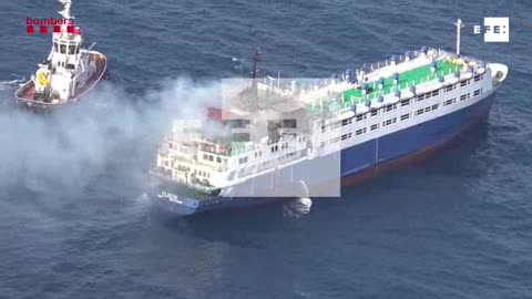Incendio en un buque en el puerto de Tarragona (España)
