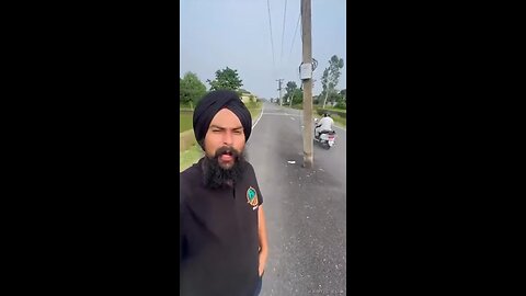 Hindu Engineering: 2 Light Poles in Middle of Street